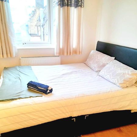 6 Bed House 3 Bathrooms Good Transport Links To London, Free Parking ภายนอก รูปภาพ